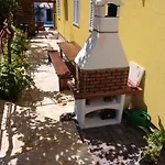 Charming In With Private Pool - 66 M² Lägenhet *