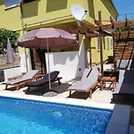 Lägenhet Charming In With Private Pool - 66 M² Zadar
