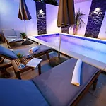 Lägenhet Charming In With Private Pool - 66 M²