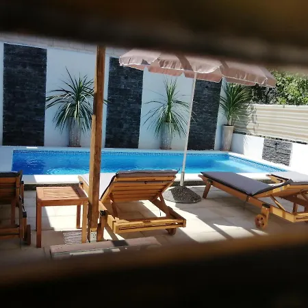 Charming In With Private Pool - 66 M² * זאדאר