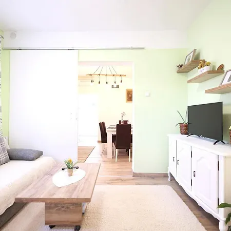 Charming In With Private Pool - 66 M² זאדאר