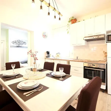 דירה Charming In With Private Pool - 66 M²