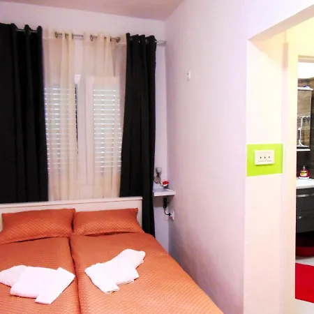 Charming In With Private Pool - 66 M² * זאדאר