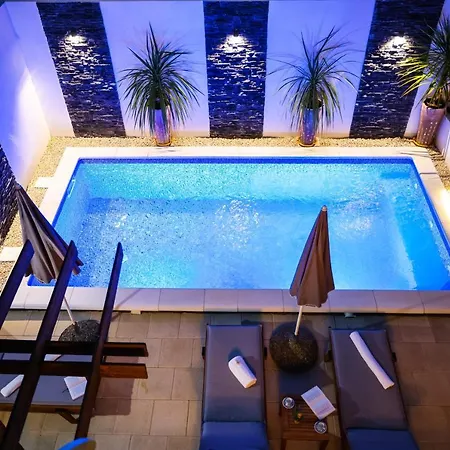 Charming In With Private Pool 66 M²