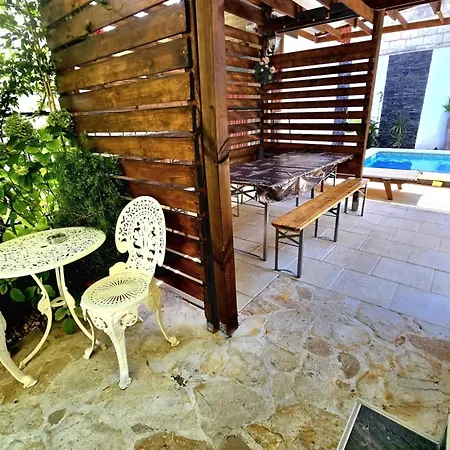 Charming In With Private Pool - 66 M² Zara