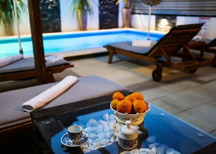 Charming In With Private Pool - 66 M²