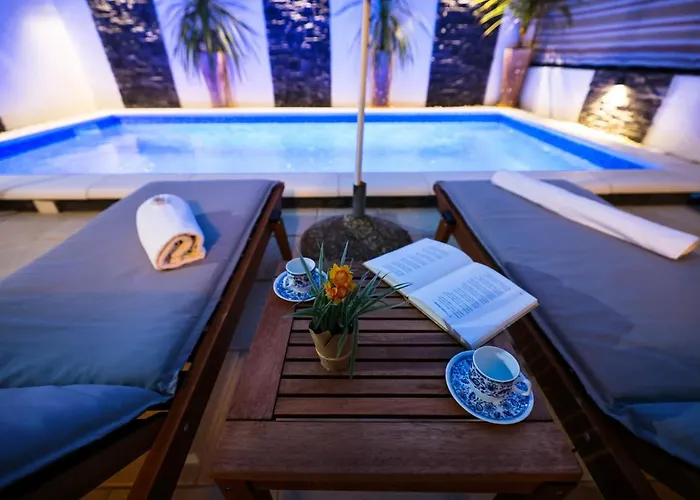 Charming In With Private Pool - 66 M² Daire *