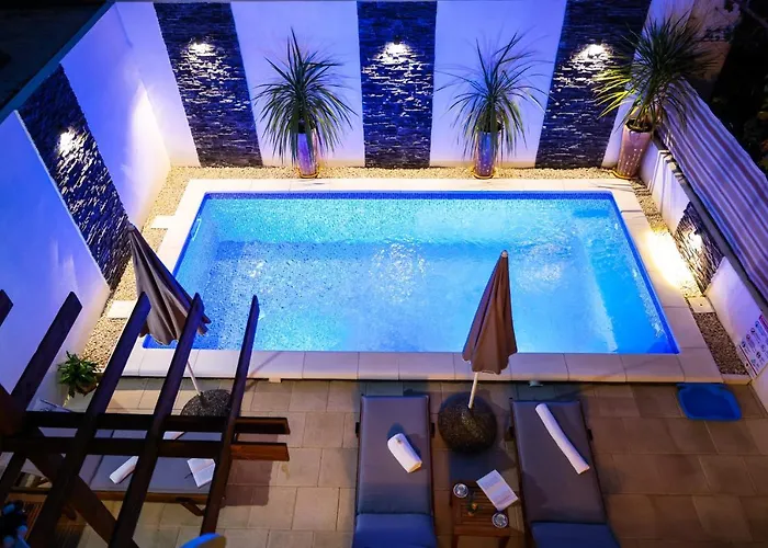 Charming In With Private Pool - 66 M²