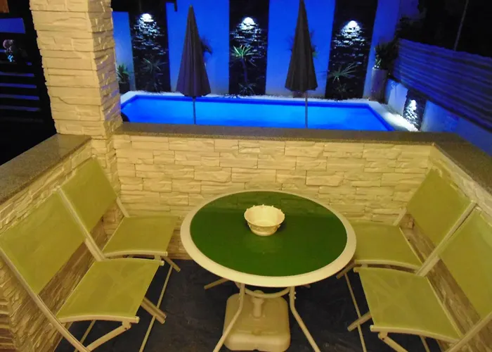 Charming In With Private Pool - 66 M² Appartamento Zara